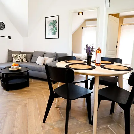 Apartment Golden 2 Haloszobas Lakas