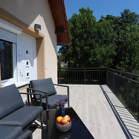 Apartment Golden 2 Haloszobas Lakas Balatonlelle